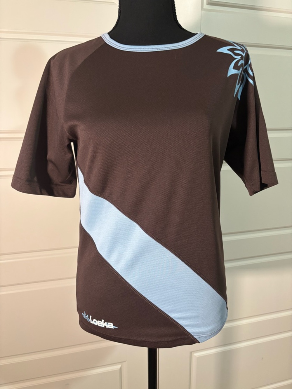 Women's Short Sleeve Cycling Tee in Brown with Light Blue Accents